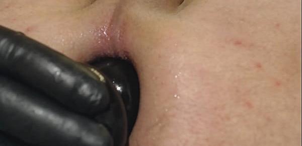  round buttplug gaping
